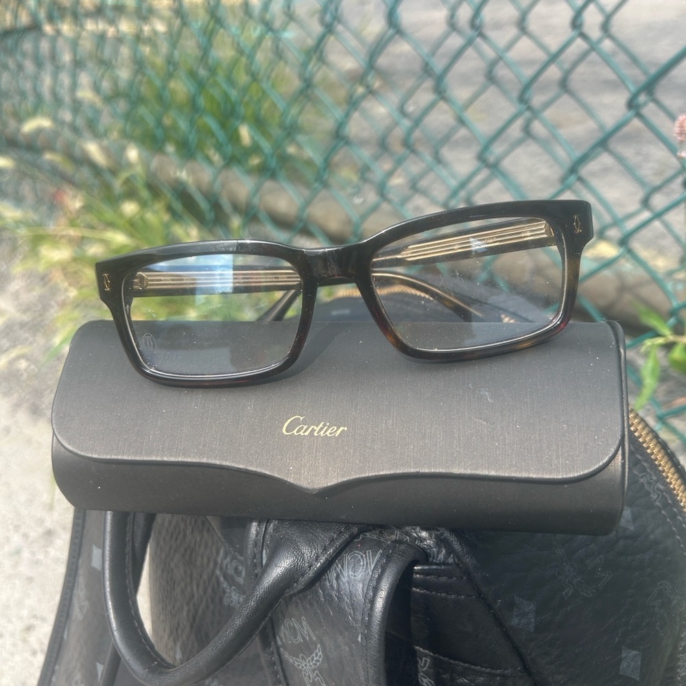 Cartier Black glasses
Only wore once , excellent condition,